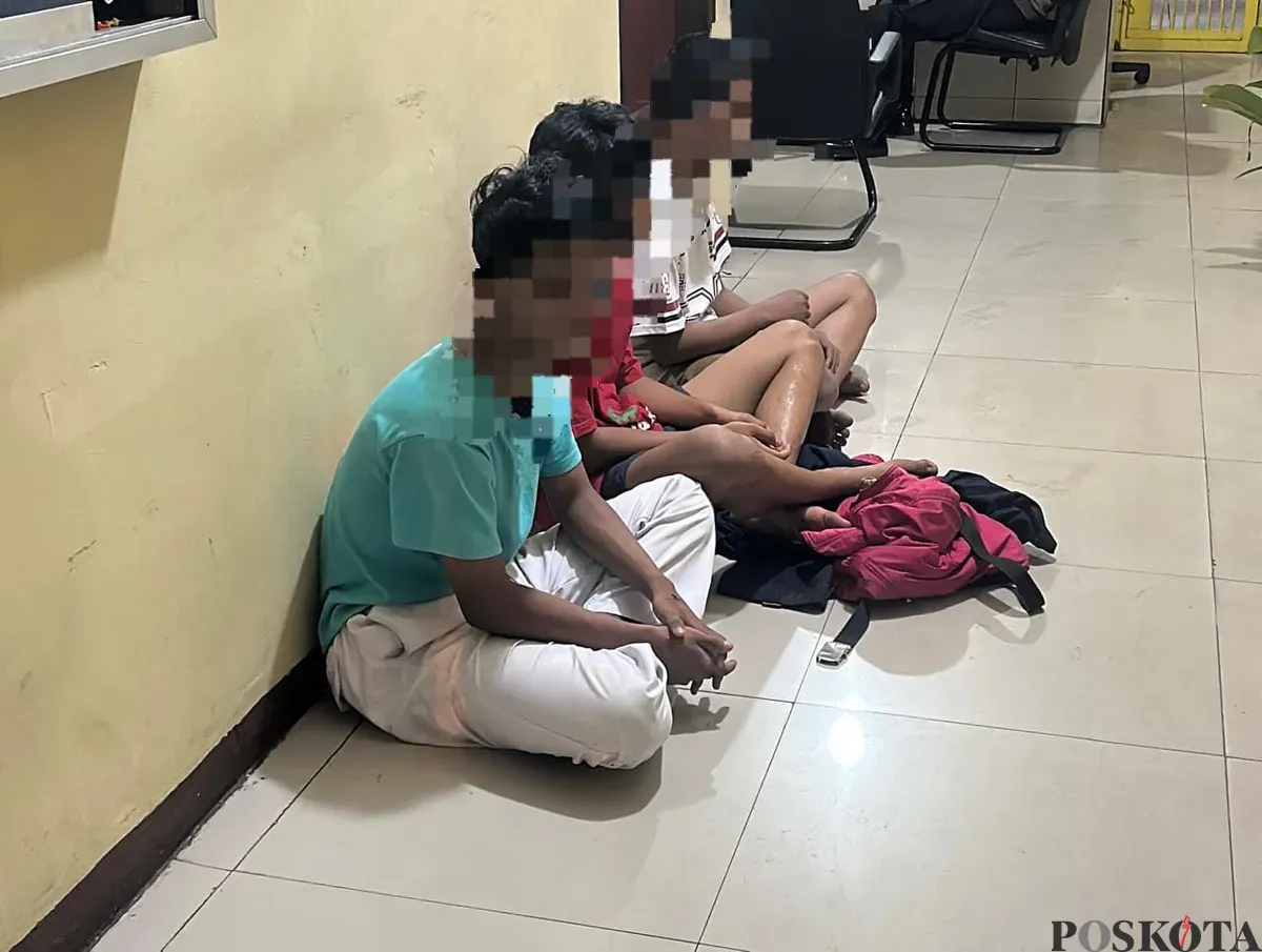 Para pelajar SMP yang diamankan diduga terlibat tawuran di Arco, Kelurahan Duren Seribu, Kecamatan Sawangan Kota Depok. (Sumber: Poskota/Angga Pahlevi)