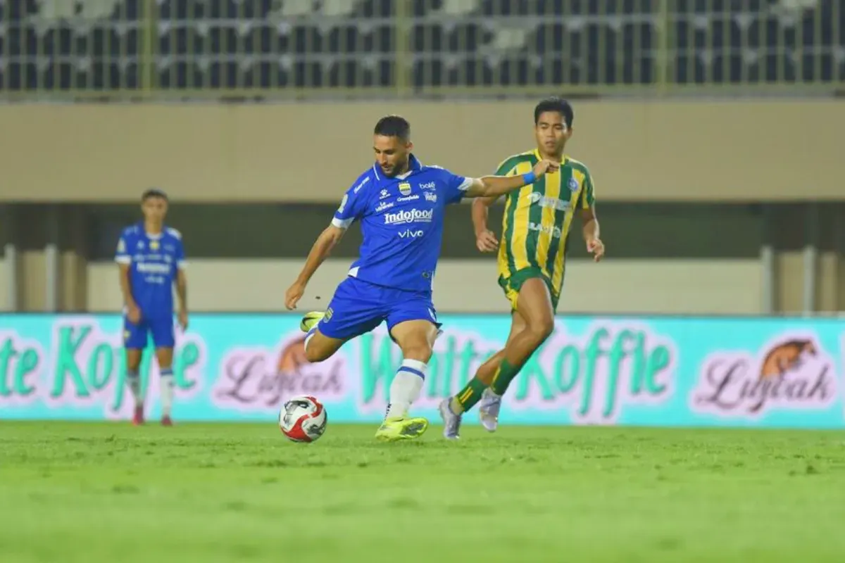 Potret pemain Persib Bandung, Luciano Guaychocea. (Sumber: Persib)