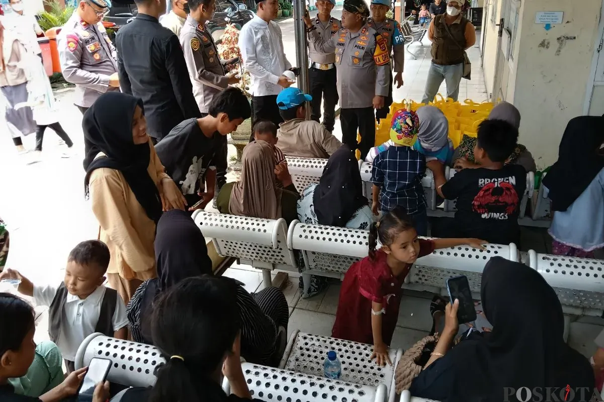 Sejumlah warga Kampung Barengkok, Desa Sukatani, Kecamatan Cikande, Kabupaten Serang, direlokasi dari area terpapar radiasi, Selasa, 21 Oktober 2025. (Sumber: Poskota/Rahmat Haryono)