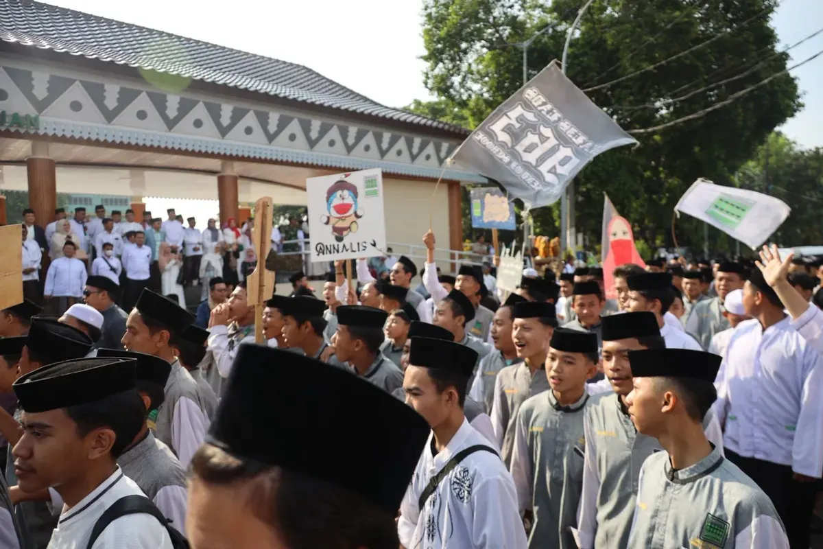 Suasana Hari Santri Nasional (HSN) 2025 di Alun-alun M Hasibuan, Kelurahan Marga Jaya, Kecamatan Bekasi Selatan, Kota Bekasi, dipadati ribuan santri, Rabu, 22 Oktober 2025. (Sumber: Dok. Pemkot Bekasi)