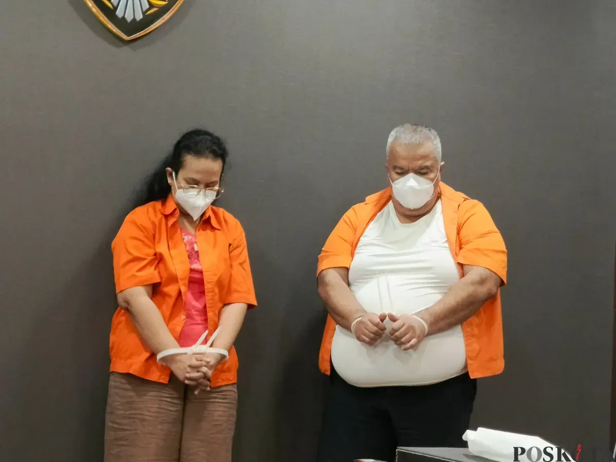 Konferensi pers Kortas Tipidkor Polri menetapkan dua pejabat PT Sarana Pembangunan Riau (SPR) sebagai tersangka kasus dugaan korupsi pengelolaan keuangan perusahaan daerah. (Sumber: Poskota/Ali Mansur)