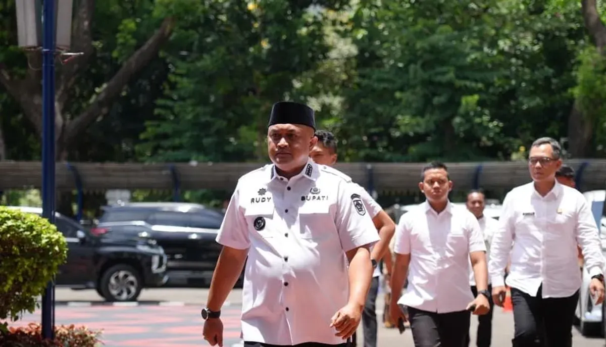 Bupati Bogor hadiri rakor bersama Mendagri dan Gubernur Jawa Barat di Kantor Kemendagri, Jakarta. (Sumber: Pemkab Bogor)