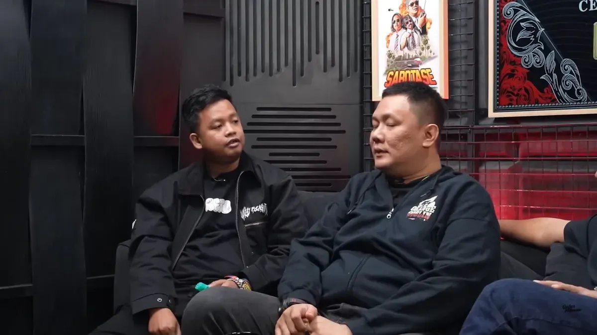 Dunia hiburan diguncang kabar mengejutkan setelah komika Dustin Tiffani mengungkap pengalaman pahitnya menjadi korban penipuan. (Sumber: YouTube/Gofar Hilman)