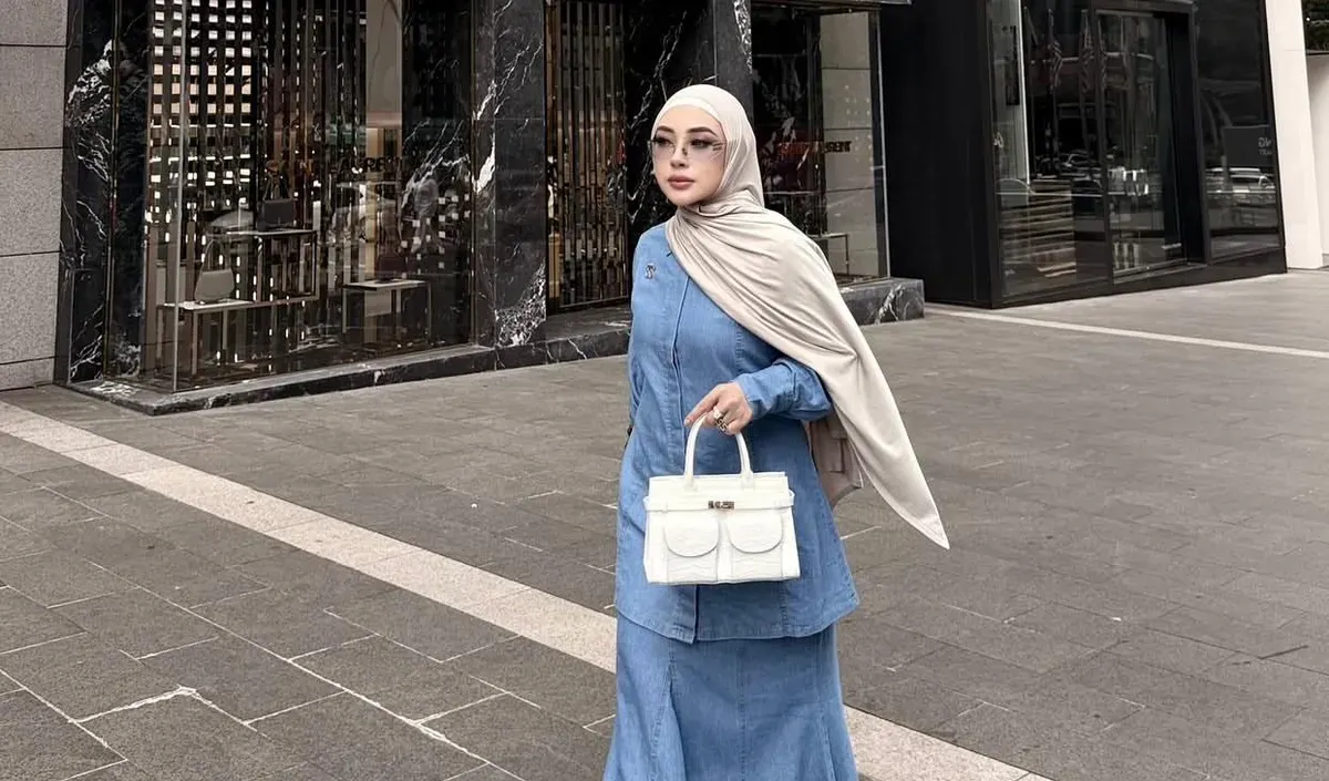 Crazy Rich Aceh, Shella Saukia yang tengah menjadi perbincangan di media sosial setelah aksinya menyentuh hati terhadap wanita bernama Melda Safitri. (Sumber: Instagram/@shellasaukiaofficial)