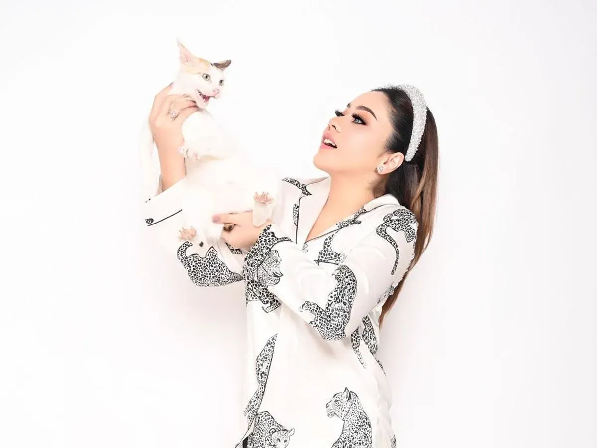 Finalis Miss Earth 2019 sekaligus aktivis pecinta hewan, Lirabica. (Sumber: Instagram/@lirabica)