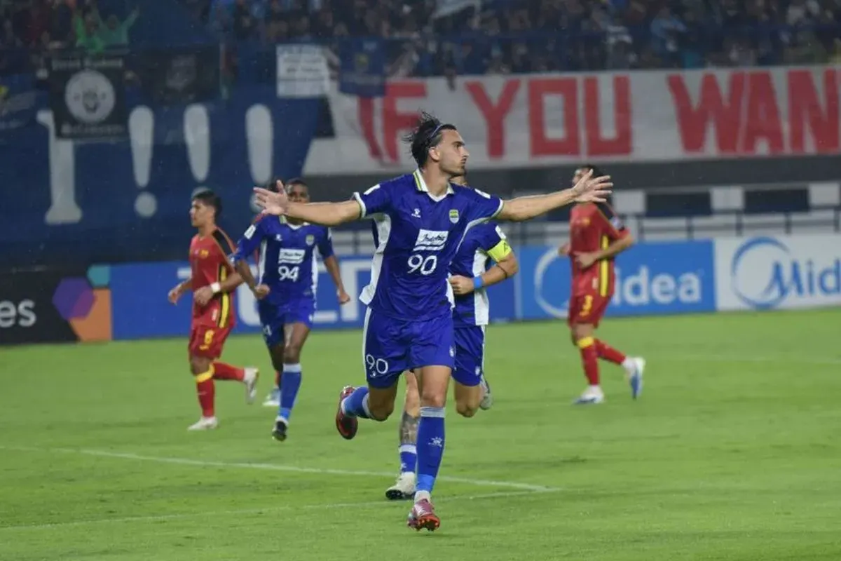 Selebrasi Andrew Jung setelah mencetak gol di laga Persib Bandung vs Selangor FC. (Sumber: persib.co.id)