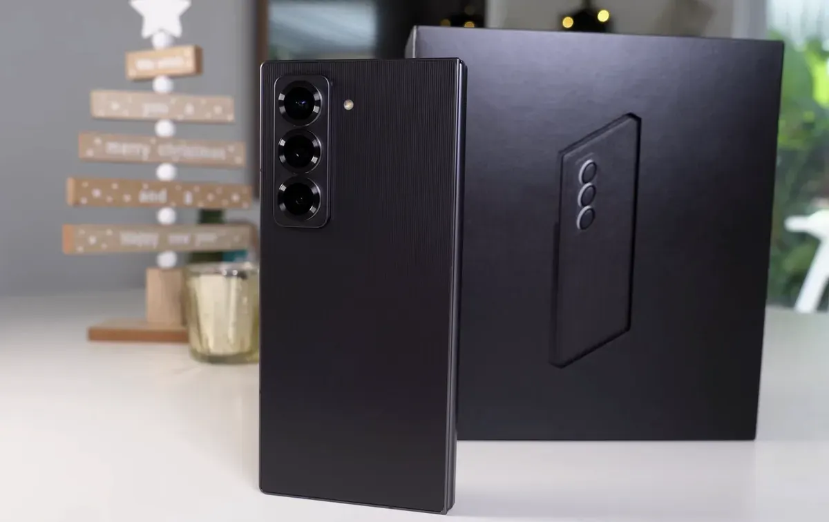 Galaxy Z Fold 7 hadir dengan desain tipis dan ringan lipat menjadi smartphone, buka jadi tablet mini untuk pengalaman multitasking maksimal. (Sumber: Dok/Samsung)