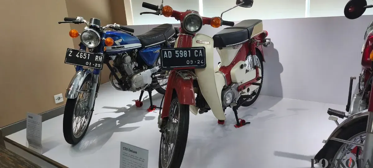 Honda C50 Deluxe menjadi motor legendaris yang menemani masyarakat Indonesia sejak era 1960-an. (Sumber: Poskota/Erwan Hartawan)