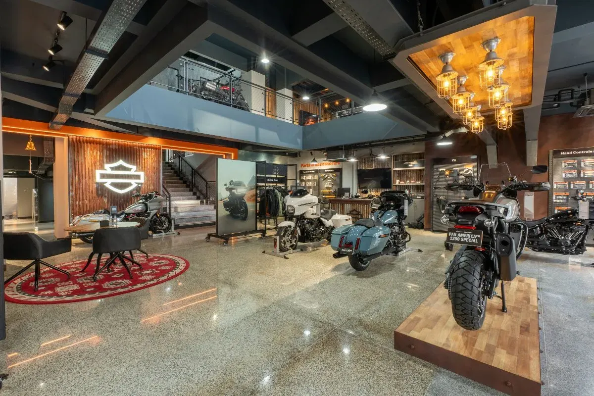 Delar baru Harley-Davidson bernama Plaza Harley-Davidson of Surabaya di Jl. Mayjen HR. Muhammad Nomor 26, Kelurahan Pradahkalikendal, Kecamatan Dukuh Pakis, Kota Surabaya. (Sumber: Dok. Harley-Davidson)