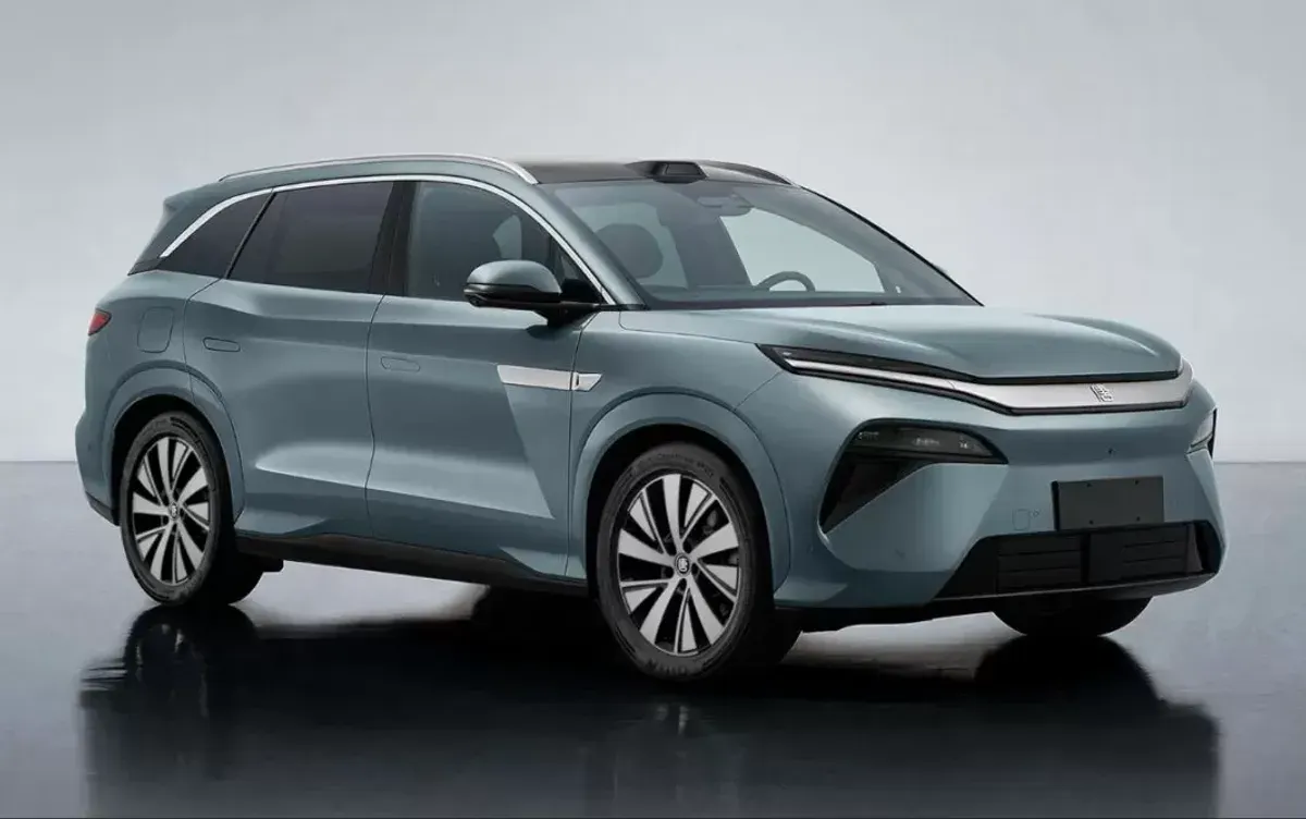 BYD resmi memperkenalkan Atto 8, di ajang Tashkent International Auto Show 2025, Uzbekistan. (Sumber: BYD Global)