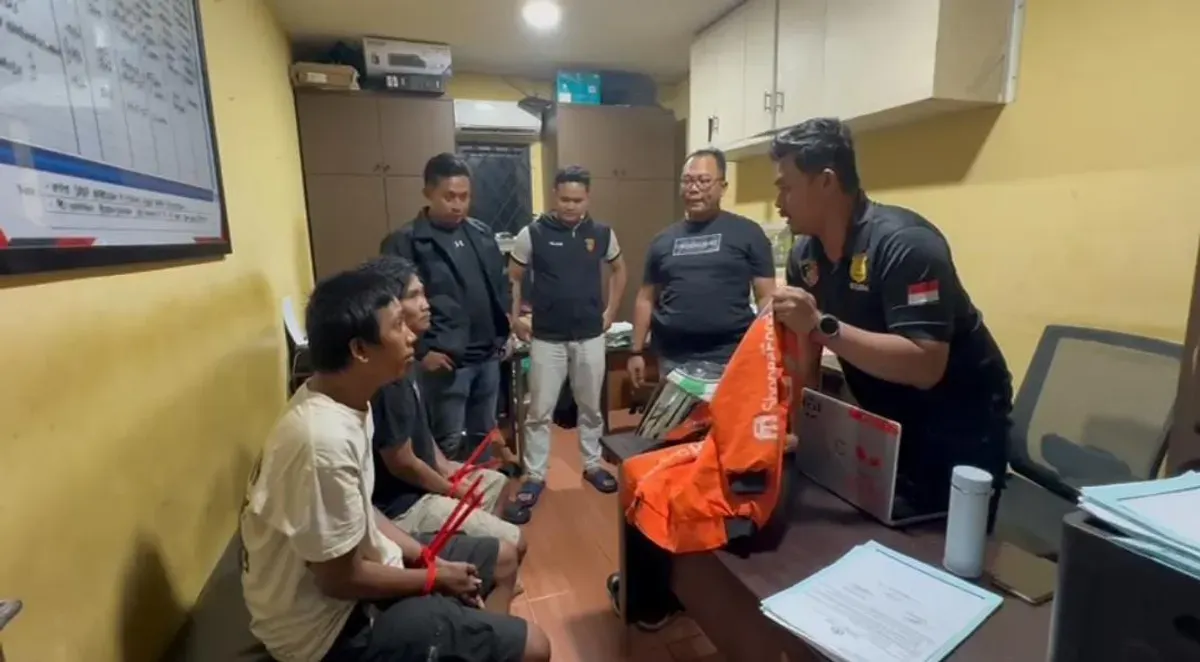 Polsek Tambora telah menangkap dua pelaku pencurian sepeda motor (curanmor) yang beraksi di Jalan Krendang Selatan, Kelurahan Krendang, Kecamatan Tambora, Jakarta Barat, pada Senin, 20 Oktober 2025. (Sumber: Polres Metro Jakarta Barat)