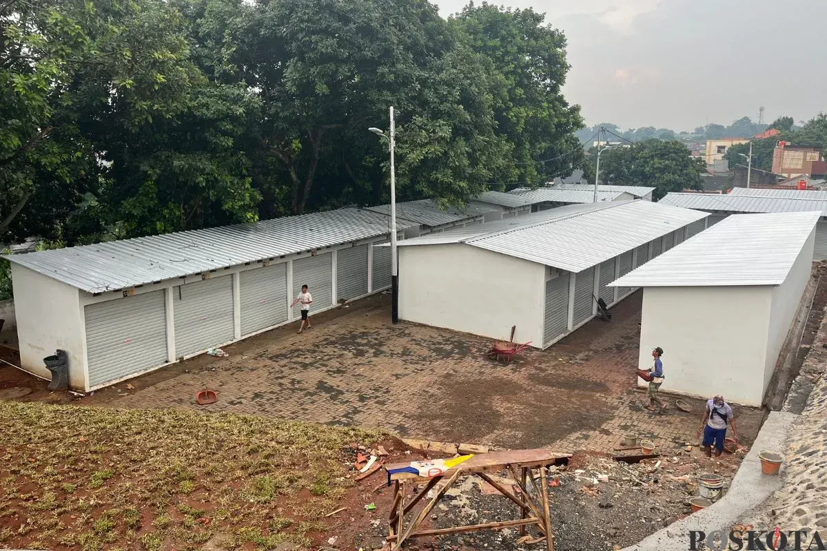 Kondisi kios baru untuk eks pedagang Pasar Barito di Sentra Fauna Lenteng Agung, Jagakarsa, Jakarta Selatan, Senin, 27 Oktober 2025. (Sumber: Poskota/Pandi Ramedhan)