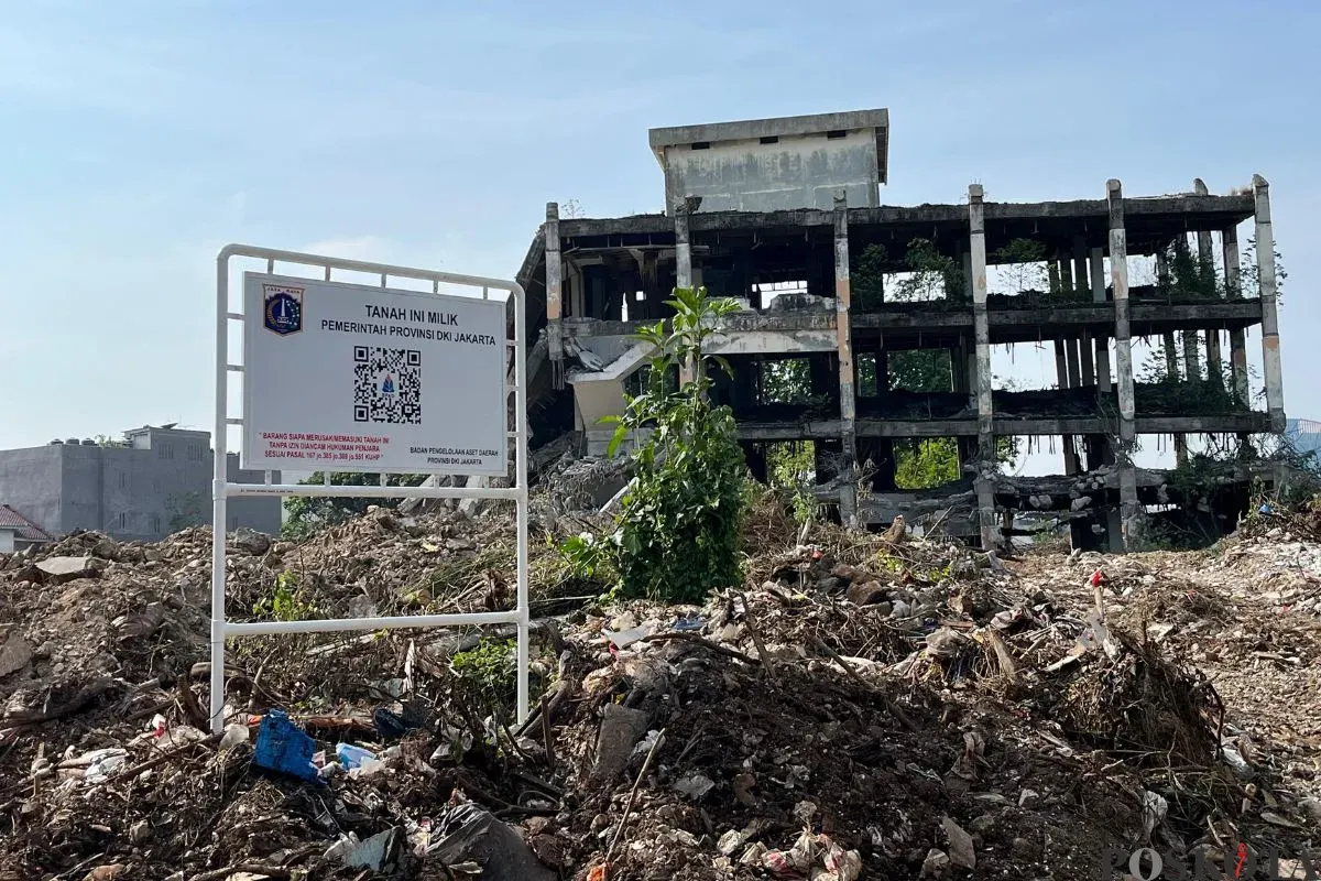 Lahan terbengkalai milik Pemprov Jakarta di samping RS Sumber Waras, Tomang, Grogol Petamburan, Jakarta Barat, Senin, 27 Oktober 2025. (Sumber: Poskota/M. Tegar Jihad)