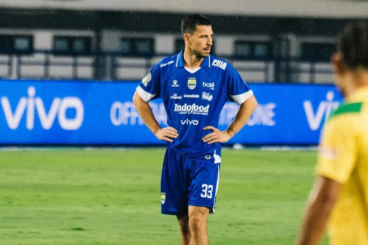 Kondisi membaik, Thom Haye kemungkinan kembali main di laga Persib Bandung vs Persis Solo. (Sumber: Instagram/@thomhaye)