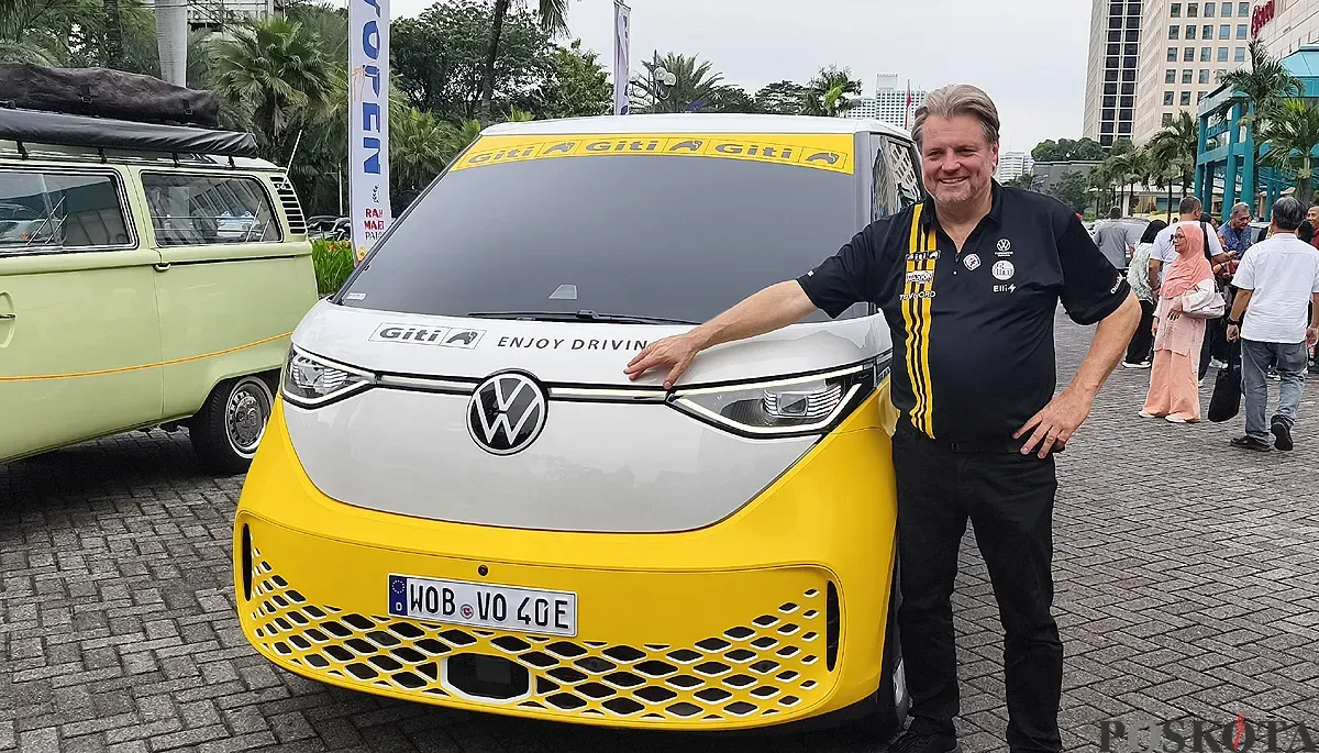 Ekspedisi global Rainer Zietlow bersama Volkswagen ID. Buzz singgah di Indonesia. (Sumber: POSKOTA | Foto: Erwan Hartawan)