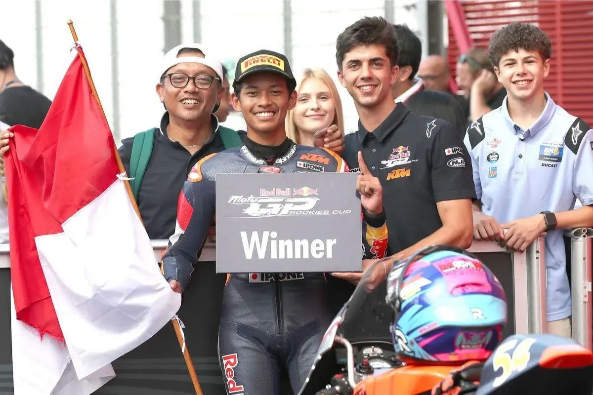 Pebalap muda Veda Ega Pratama berhasil memenangi Red Bull Rookies Cup 2025 di Sirkuit Mugello, Italia. (Sumber: Instagram/@veda_54)