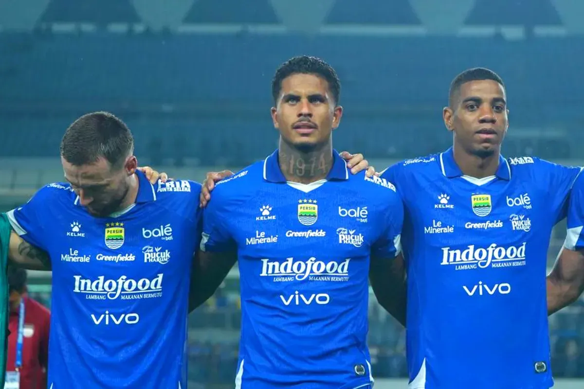 Potret pemain Persib Bandung, Ramon Tanque (tengah), Marc Klok (kiri) dan Uilliam Barros (kanan). (Sumber: Persib)