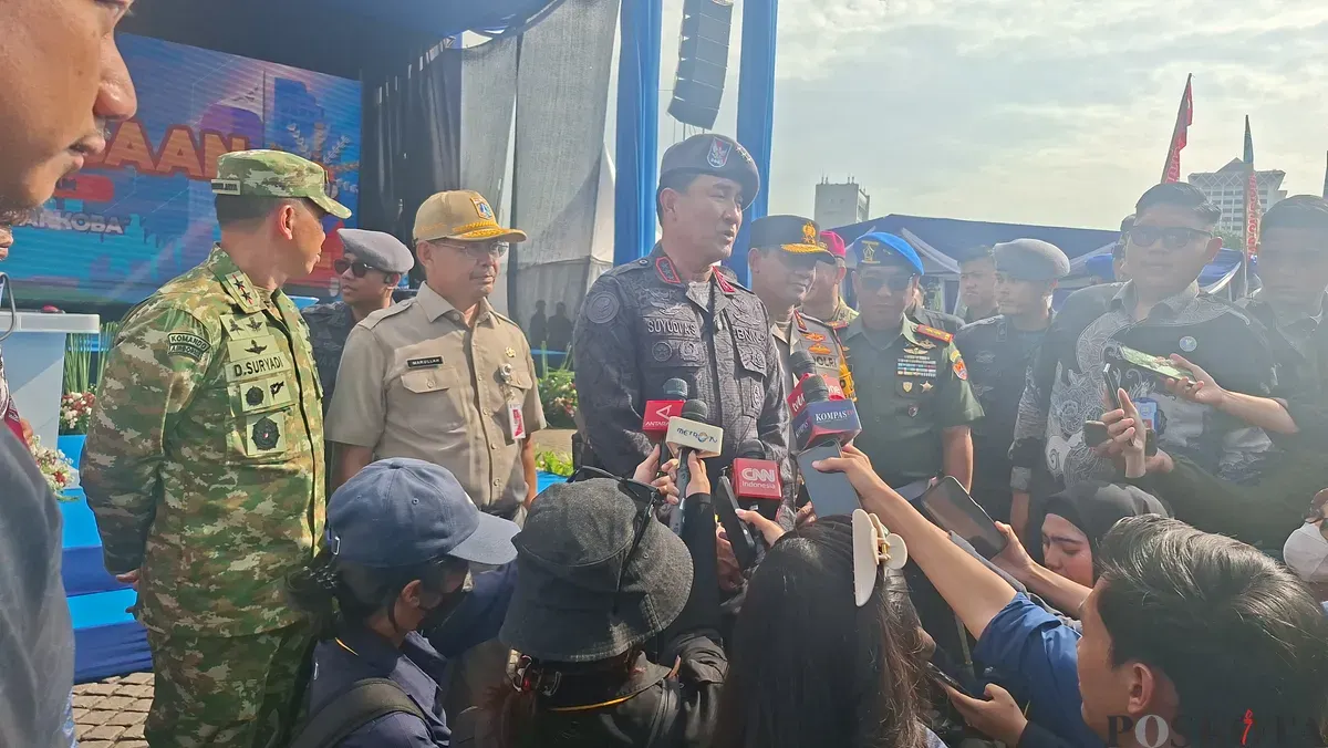 Kepala BNN RI Komjen Pol Suyudi Ario Seto bersama Kapolda Metro Jaya Irjen Pol Asep Edi Suheri bersama Sekda Prov DKI Jakarta usai melaksanakan Apel Kebangsaan di Silang Monas, Jakarta. (Sumber: Poskota/Angga Pahlevi)