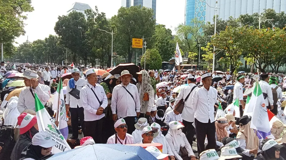 Para guru madrasah asal Pandeglang saat ikut demo di Jakarta. (Sumber: Istimewa)