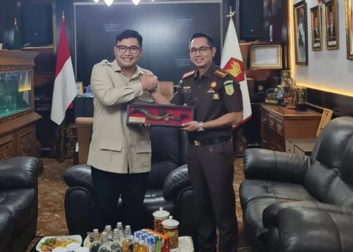 Ketua DPRD Kabupaten Bogor, Sastra Winara menerima kunjungan Kejari Kabupaten Bogor, Denny Achmad. (Sumber: Dok DPRD Kabupaten Bogor)