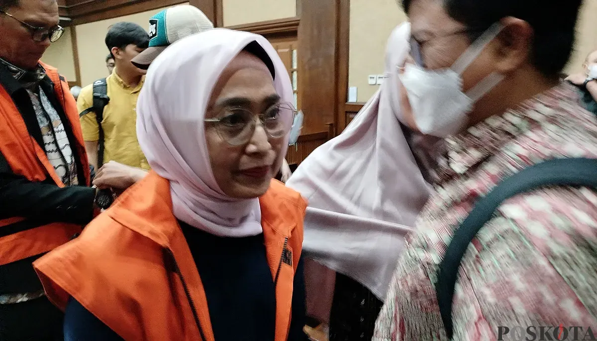 Terdakwa Ira Puspadewi, mantan Dirut PT ASDP usai pembacaan tuntutan dalam sidang Pengadilan Tipikor Jakarta Pusat. (Sumber: POSKOTA | Foto: Ramot Sormin)