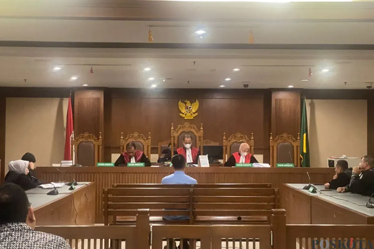 Mantan Kadisbud Jakarta, Iwan Henry Wardhana divonis 11 tahun penjara di PN Jakarta Pusat, Gunung Sahari Selatan, Kebayoran, Kamis, 30 Oktober 2025. (Sumber: Poskota/Ramot Sormin)