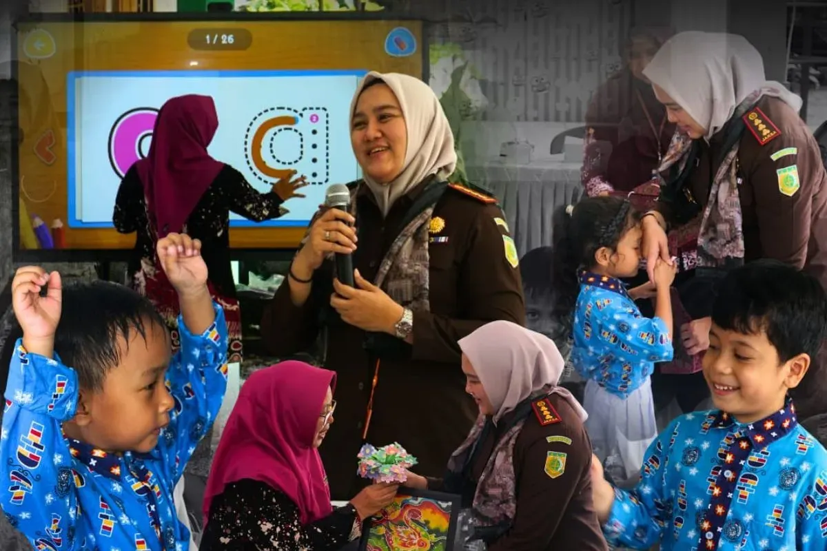 Kepala Kejari Kota Bekasi, Sulvia Triana Hapsari saat penyuluhan IFP di TK Negeri I Kayuringin, Kota Bekasi, Kamis, 30 Oktober 2025. (Sumber: Dok. Istimewa)