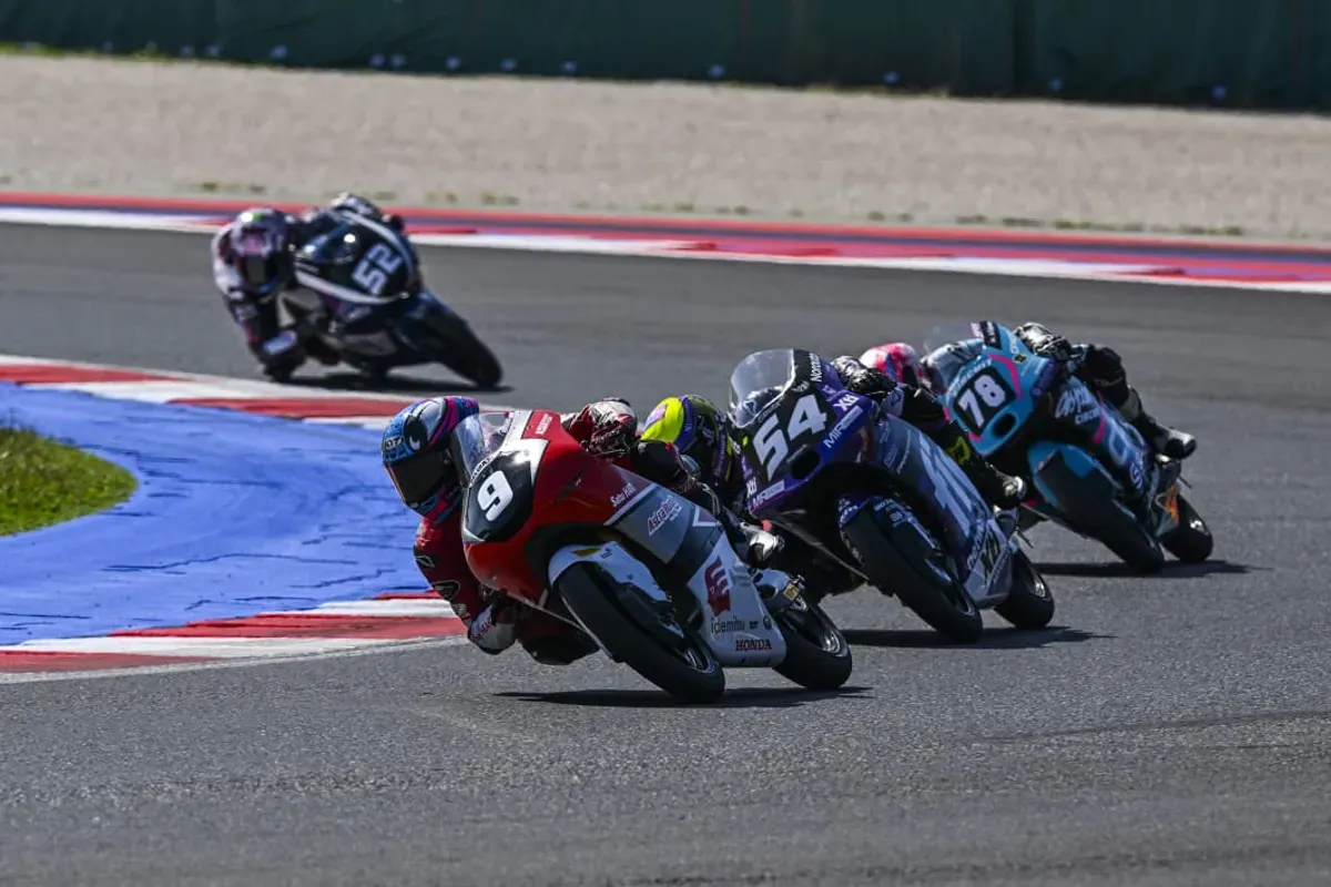 Veda Ega saat berlaga di ajang JuniorGP 2025. (Sumber: Dok Honda)