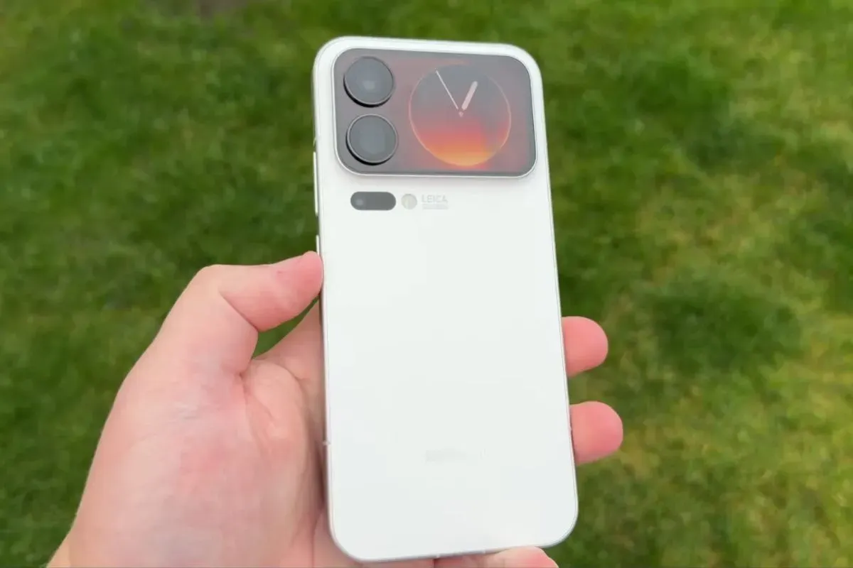 HP Xiaomi 17 Pro Max. (Sumber: YouTube/Average Dad)