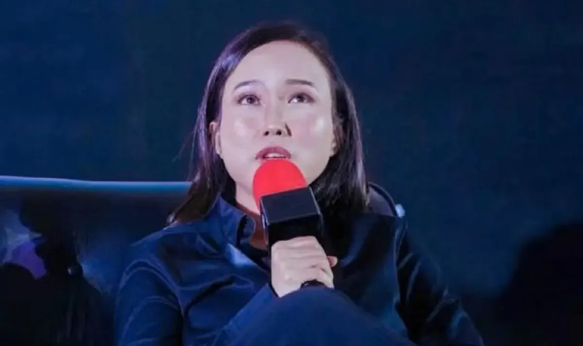 Direktur PT Melani Citra Permata atau lebih dikenal sebagai Mecimapro, Fransiska Dwi Melani, terseret dalam kasus dugaan penggelapan dana investasi konser grup K-pop TWICE di Jakarta. (Sumber: Instagram/@konserfeeds)