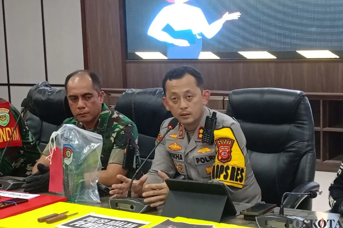 Kapolres Bogor, AKBP Wikha Ardilestanto saat menyampaikan 1.600 petugas gabungan diterjunkan untuk mengawal demonstrasi, Senin, 1 September 2025. (Sumber: Poskota/Giffar Rivana)