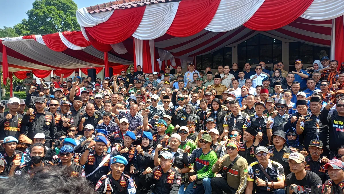 Forum komunikasi lintas ormas dan LSM se Kabupaten Bogor mendeklarasikan diri jaga kondusifitas wilayah di tengah isu demonstrasi besar-besaran di wilayah Bogor, Senin 1 September 2025. (Sumber: Poskota/Giffar Rivana)