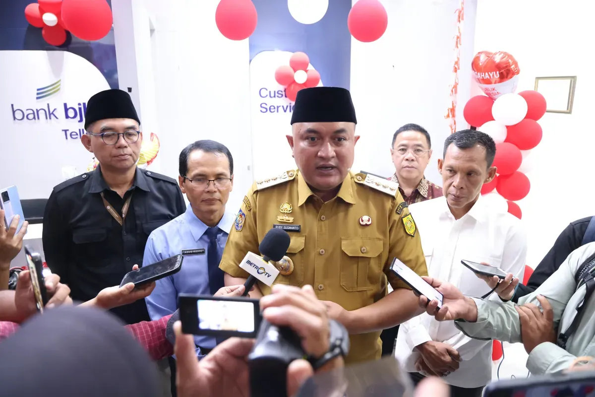 Bupati Bogor Rudy Susmanto memaparkan bahwa rekor MURI atas pelayanan publik 80 jam nonstop menjadi semangat baru untuk meningkatkan kualitas layanan masyarakat. (Sumber: Pemkab Bogor)