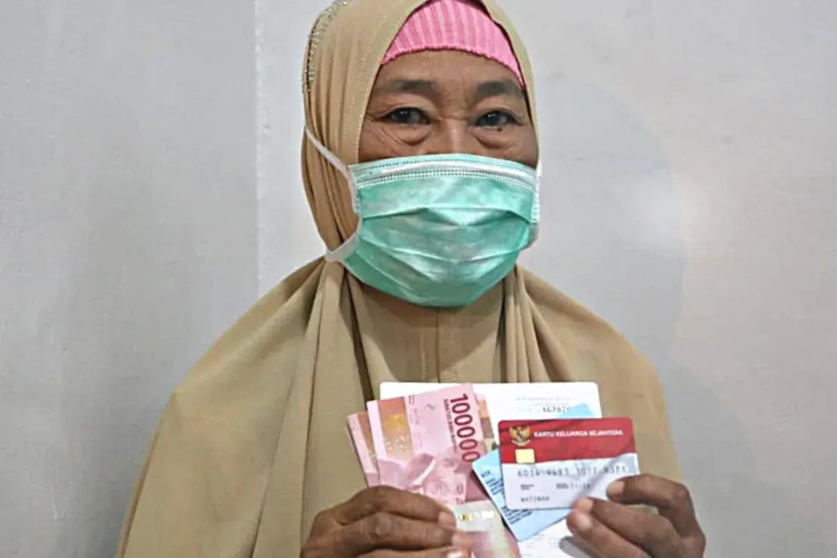 Potret penerima dana bansos dari pemerintah. (Sumber: Kemensos)