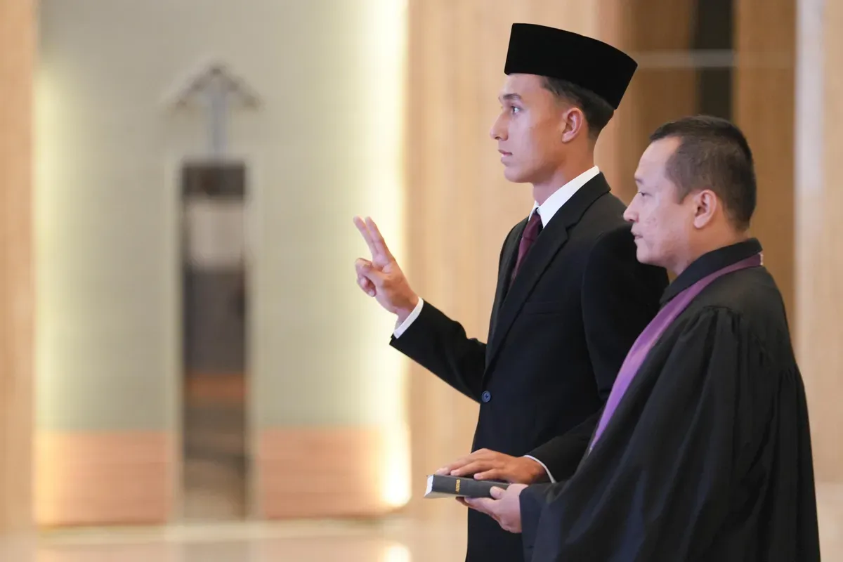 Miliano Jonathans saat mengikuti prosesi pengambilan sumpah kewarganegaraan yang digelar di kantor Kementerian Hukum, Jakarta, Rabu, 3 September 2025. (Sumber: Dok. PSSI)
