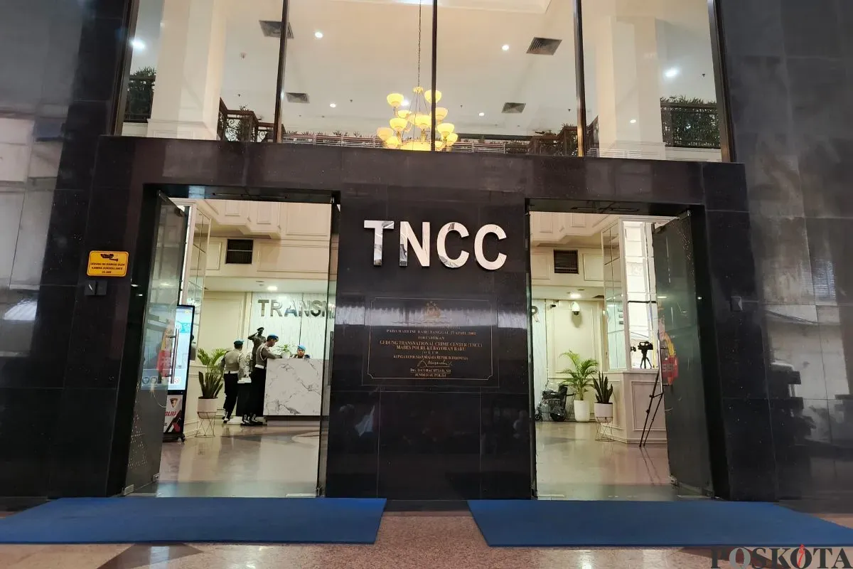 Situasi di Gedung TNCC Mabes Polri saat sidang etik dua anggota Brimob, dua anggota Brimob yaitu Danyon Resimen 4 Korbrimob Polri Kompol Cosmas K Gae dan Bripka Rohmat, Jakarta Selatan, Rabu, 3 September 2025. (Sumber: Poskota/Ali Mansur)