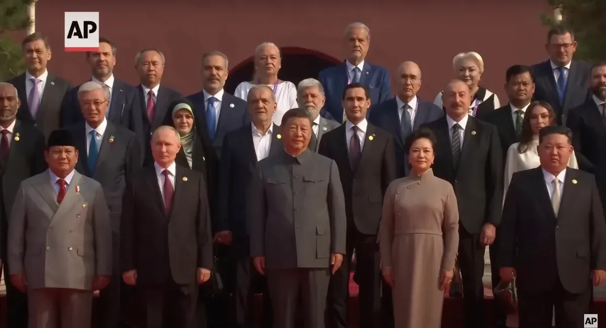 Prabowo disambut Xi Jinping saat hadiri Parade Militer China (Sumber: Youtube AP)