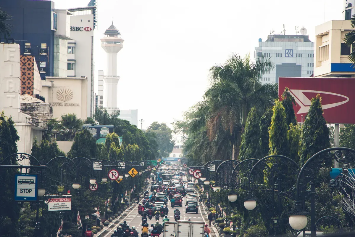 Rekomendasi 5 Tempat Makanan Viral di Bandung, Tertarik Coba? (Sumber: Unsplash/Ikhsan Assidiqie)