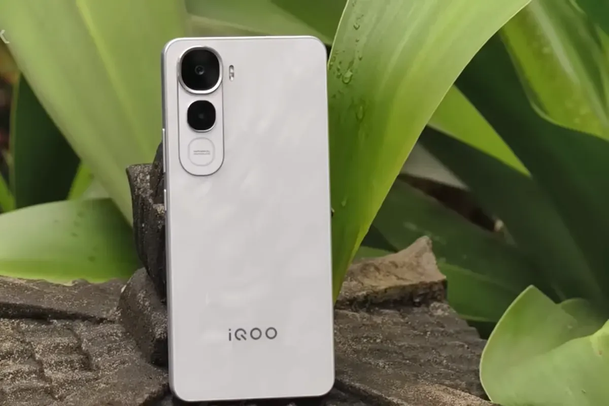 Spesifikasi dan Harga iQOO Z10 Lite, Dibanderol 2 Jutaan Saja (Sumber: YouTube/Pricebook)