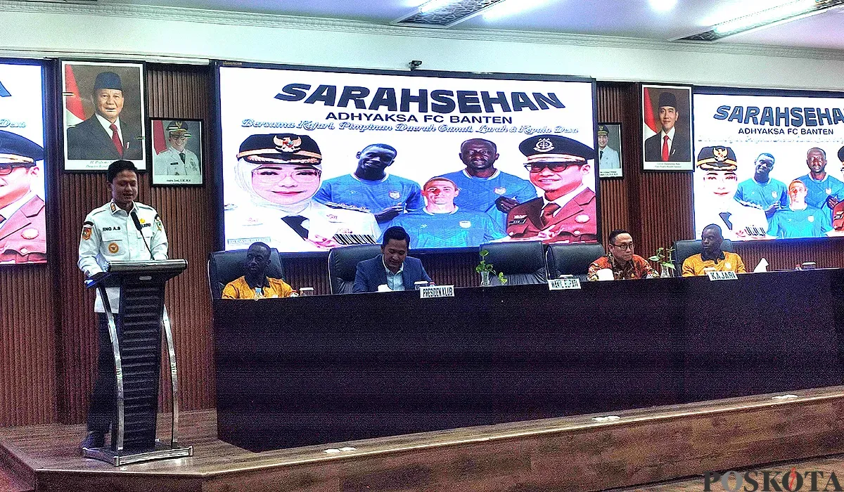 Kejari Pandeglang,Aco Rahmadi Jaya, bersama ratusan camat dan kades saat menggelar acara sarasehan Adhyaksa FC Banten. (Sumber: POSKOTA | Foto: Samsul Fatoni)
