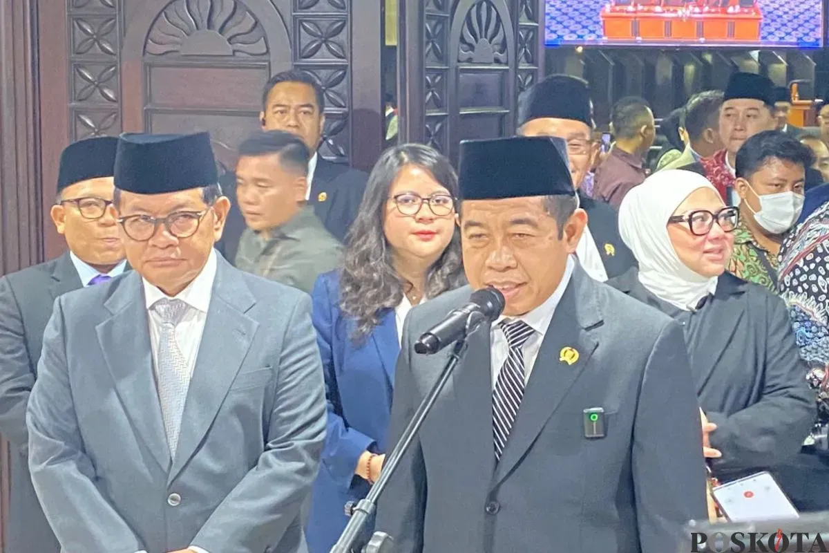 Ketua DPRD Jakarta, Khoiruddin saat menyampaikan pernyataan kepada awak media di Gedung DPRD Jakarta, Kamis, 4 September 2025. (Sumber: Poskota/Muhammad Tegar Jihad)