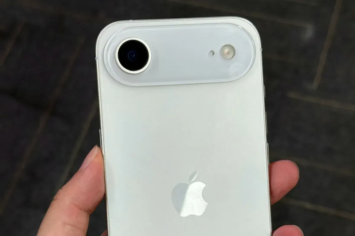 Ilustrasi iPhone 17 Air. (Sumber: X/MajinBuOfficial)