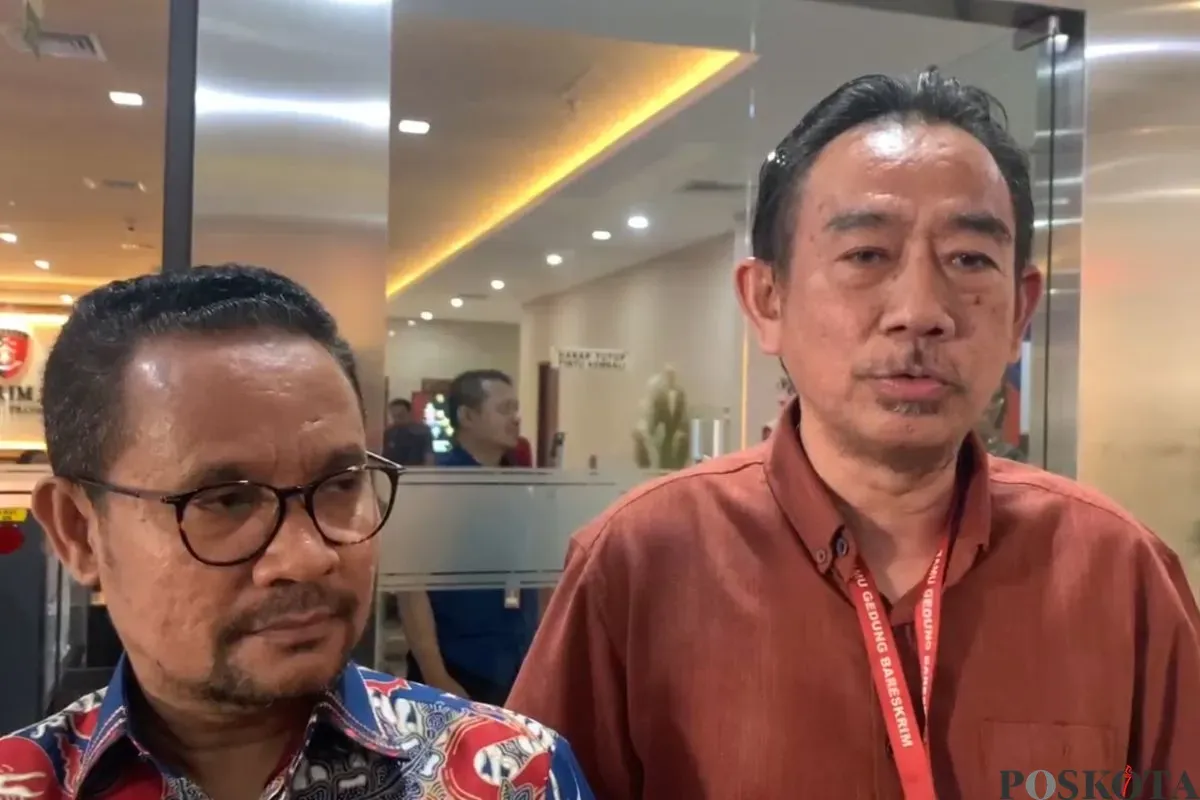 Paman Laras Faizati, Dodhi Hartadi berharap kasus keponakannya dapat diselesaikan secara keadilan restoratif di Bareskrim Polri, Jakarta Selatan, Kamis, 4 September 2025. (Sumber: Poskota/Ali Mansur)