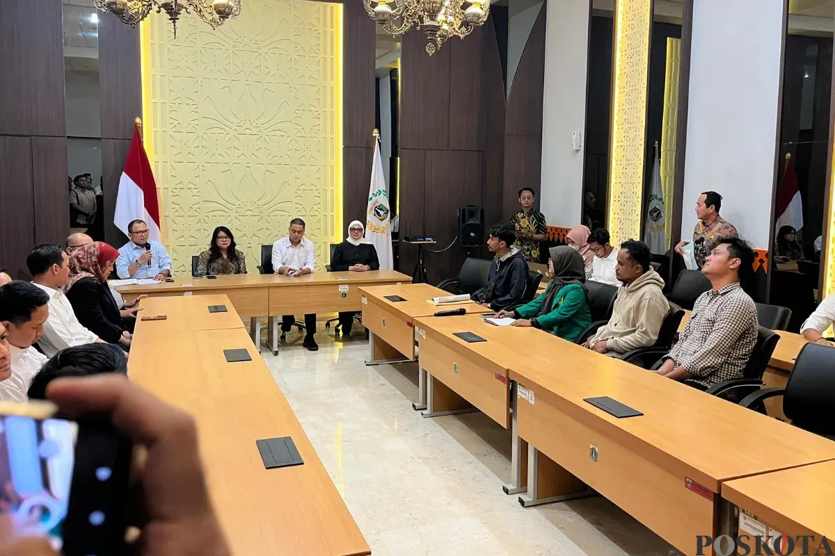 Pimpinan dan Anggota DPRD Jakarta menerima audensi mahasiswa di Gedung DPRD Jakarta, Gambir, Jakarta Pusat, Kamis, 4 September 2025. (Sumber: Poskota/Muhammad Tegar Jihad)