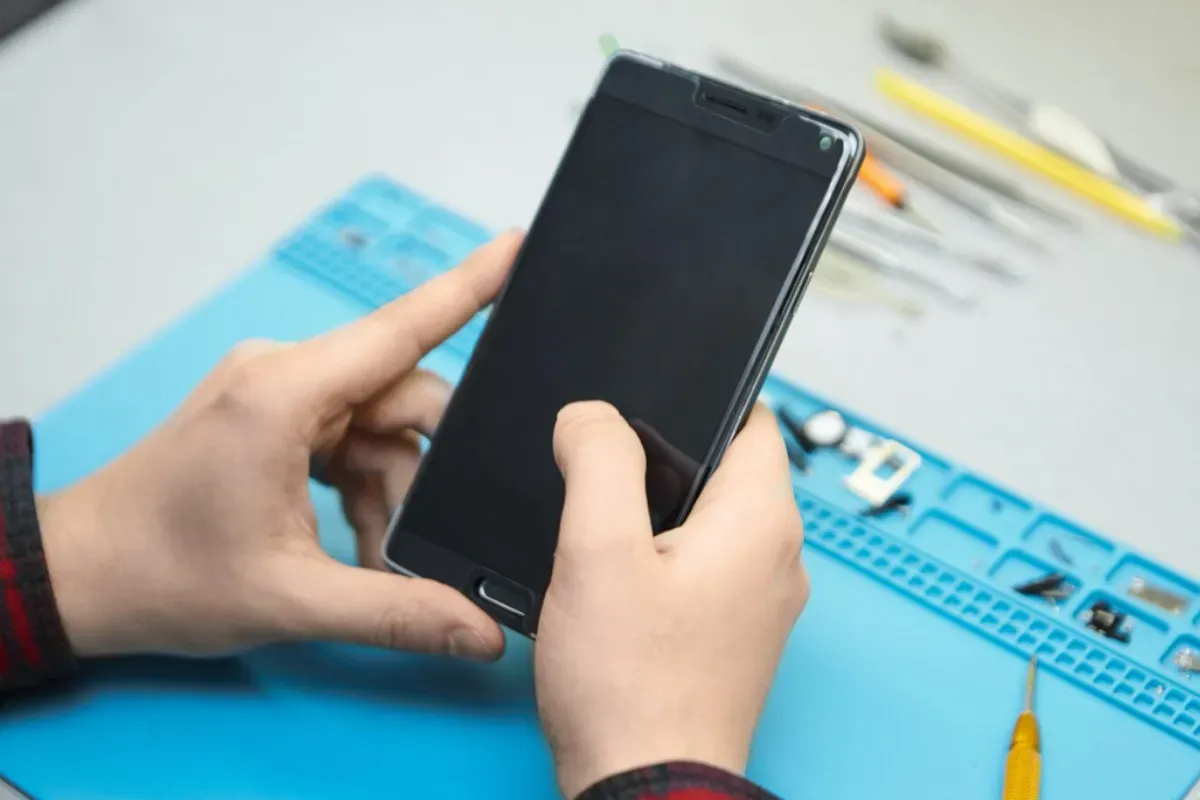 Ilustrasi Factory Reset HP Oppo. (Sumber: Freepik/ karlyukav)
