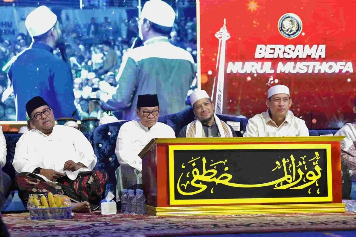 Pramono Anung dan Rano Karno hadiri acara Jakarta bersalawat di Monas, Jakarta, Sabtu 6 September 2025. (Sumber: jakarta.go.id)