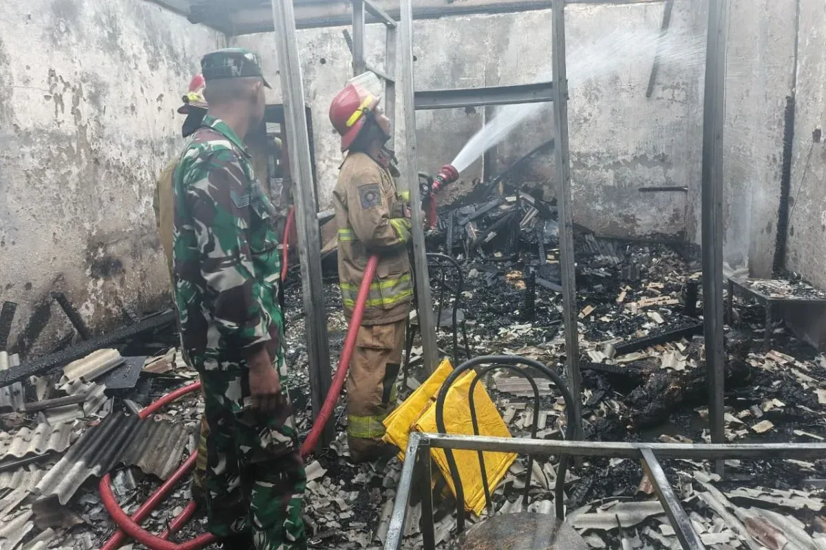 Kondisi ruko pecel lele di Kampung Pabuaran Tengah, Desa Ciangsana, Kecamatan Gunung Putri, Kabupaten Bogor, seusai terbakar, Minggu, 7 September 2025. (Sumber: Dok. Damkar Kabupaten Bogor)