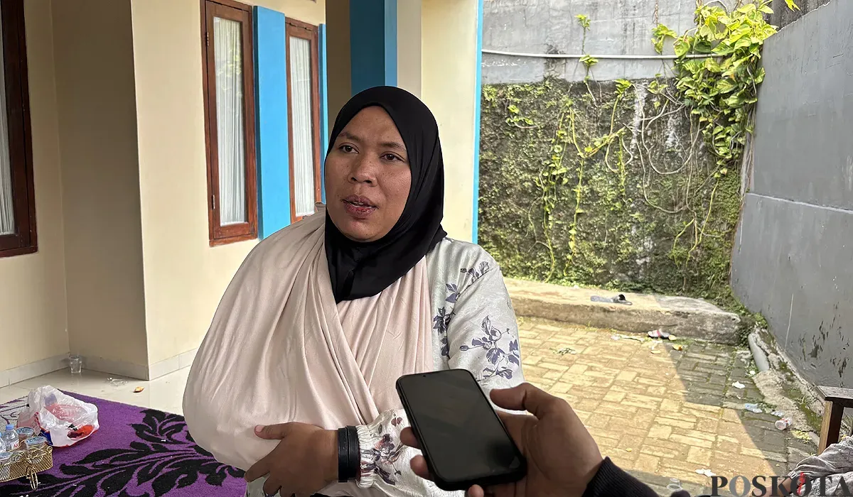 Euis, korban selamat dari insiden ambruknya Majelis Taklim di Ciomas Bogor. (Sumber: POSKOTA | Foto: Giffar Rivana)
