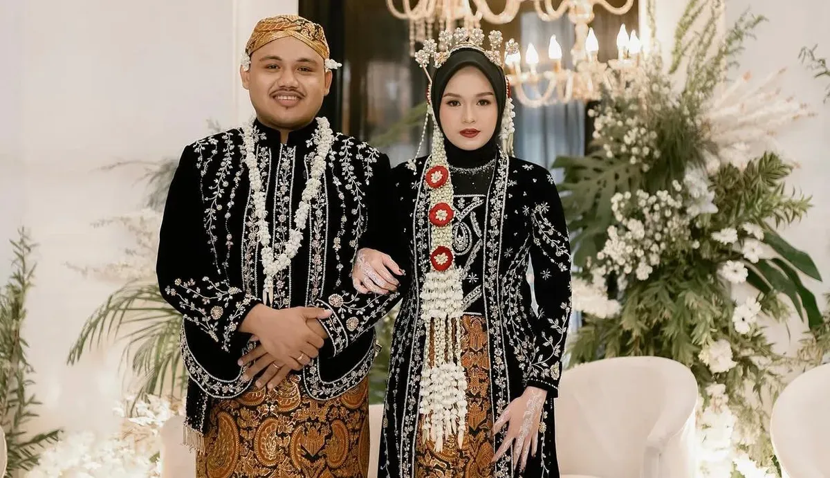 Potret pernikahan Salma Salsabil dan Dimansyah Laitupa. (Sumber: Instagram/@salmasalsabil12)