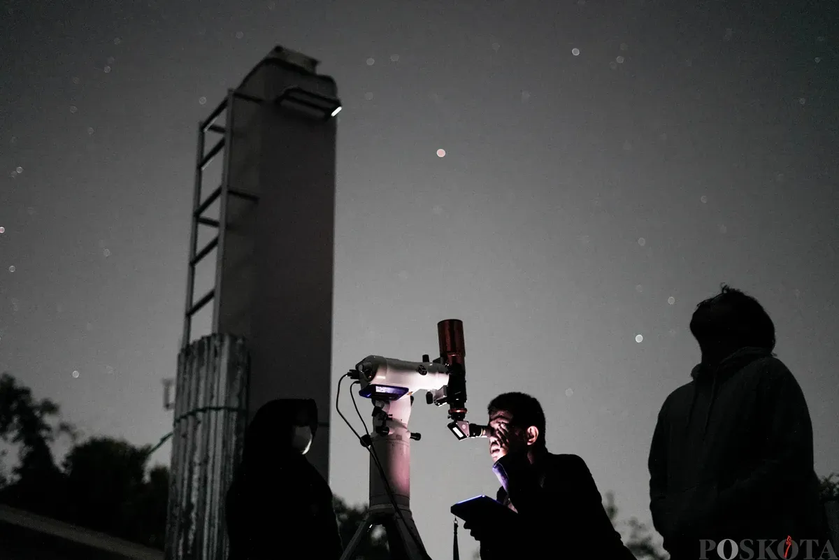 Gerhana bulan total terlihat dari Kompleks Observatorium Bosscha, Lembang, Kabupaten Bandung Barat, Jawa Barat, Senin, 8 September 2025. (Sumber: Poskota/Bilal Nugraha Ginanjar)